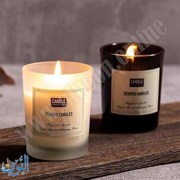 شمع معطّر في كأس زجاجي